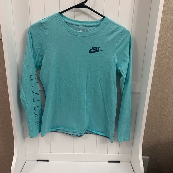 Nike Size YXL Girls Shirt - Picture 1 of 2